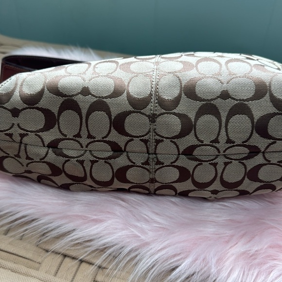 Coach Vintage Tan and Brown Signature Shoulder Bag - Picture 10 of 16